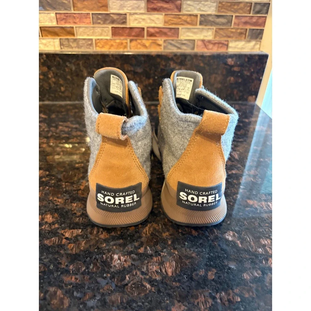 Sorel Out N About Classic Boots Kids Size 4 Gray Brown Waterproof Duck Boots Exc